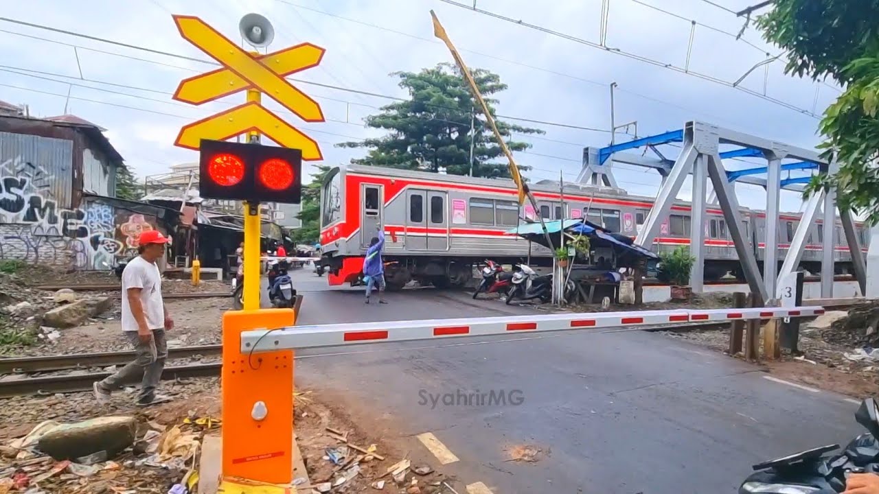 Perlintasan Kereta Api Baru Palang Minimalis | JPL 39 Pintu Air Karet Jakarta