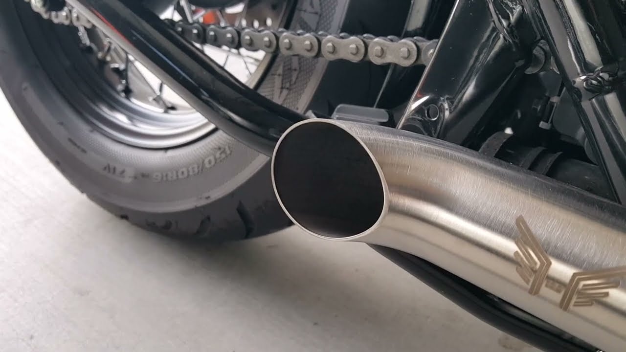 2022 Triumph Bobber- Hitchcox exhaust , X Pipe - Initial Cold Start .