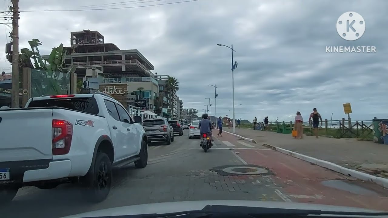 Itajai SC..Praia brava Dia Chuvoso e bem movimentado..