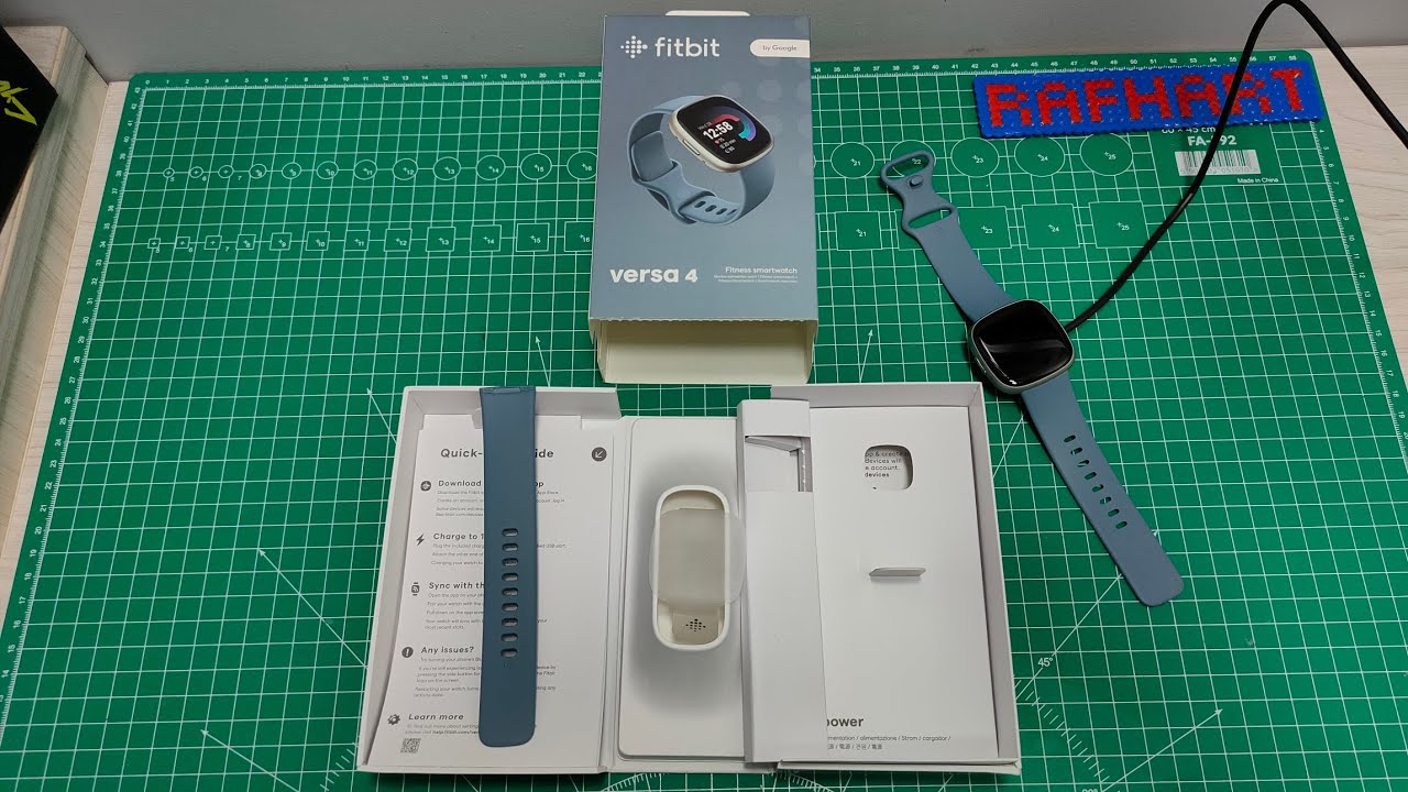 Fitbit Versa 4 Google - co w pudełku ?