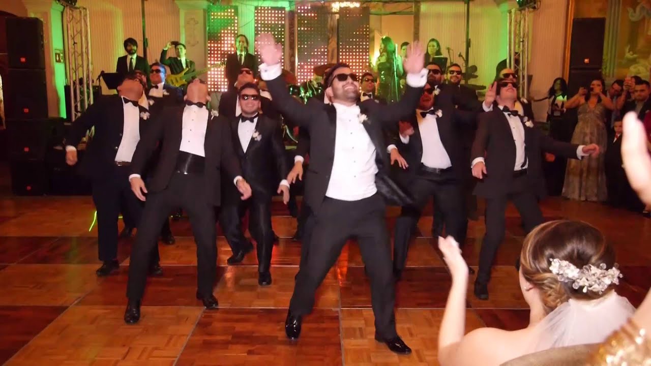 Novio sorprende a la Novia con este baile