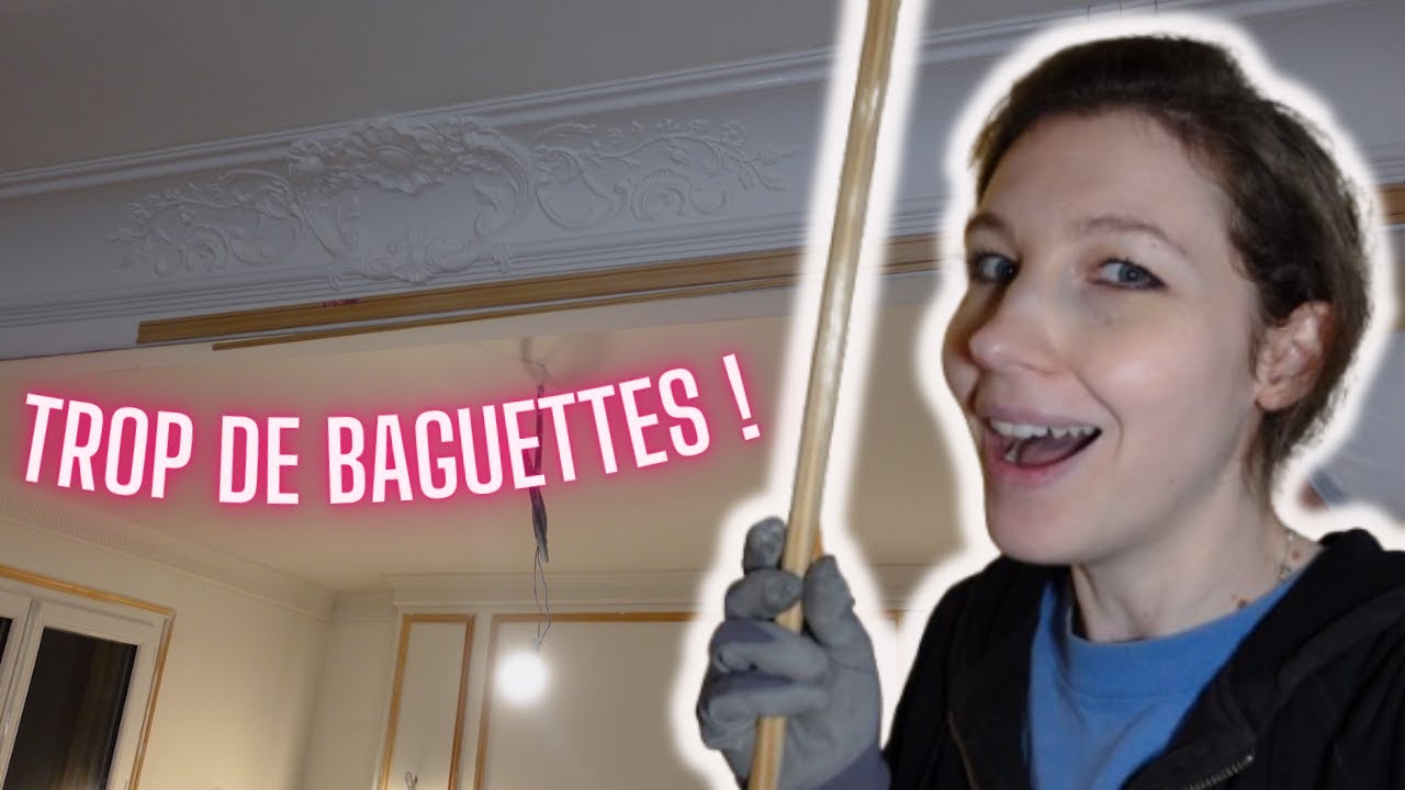 Plinthes moulurées et baguettes d'encadrement des fenêtres et de l'arche
