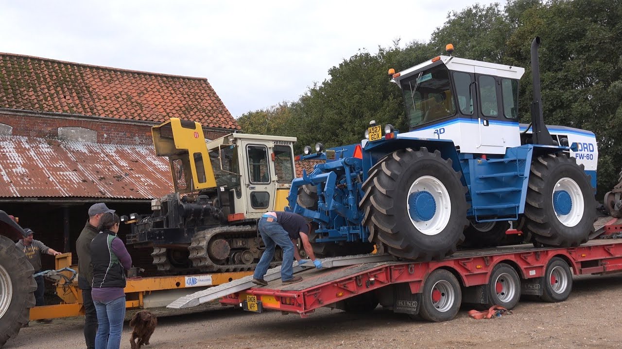 Unloading Jamie's FORD FW60 ARTIC at Field of Friends