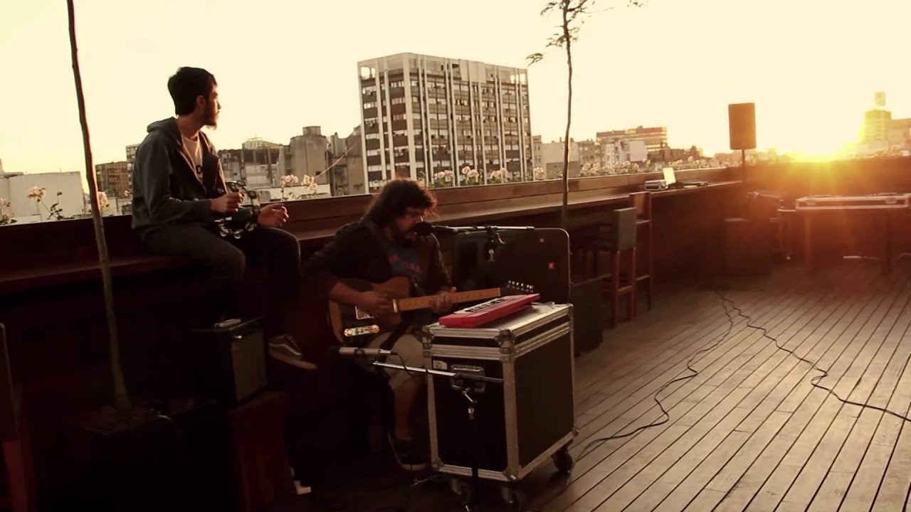 Santiago C. Motorizado en la terraza - Pienso en vos