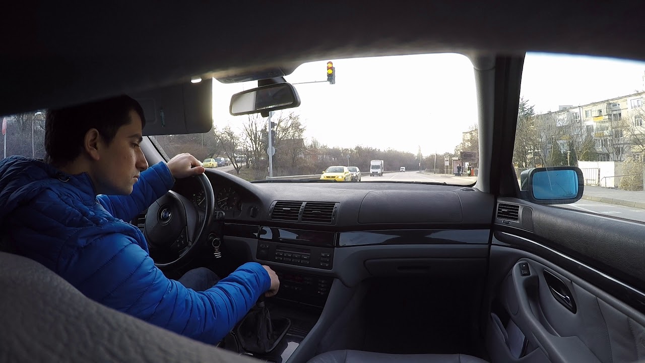 BMW e39 540i manual - Driving in the city [Passenger POV]
