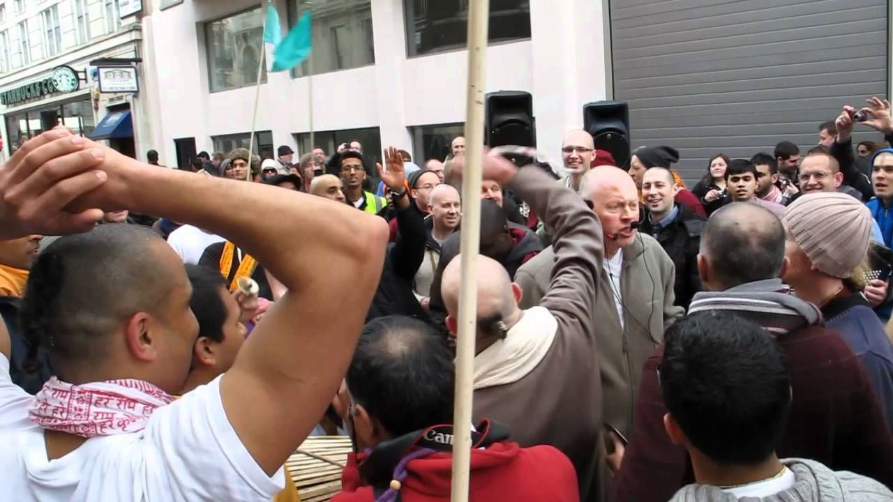 Ecstatic Hare Krishna Chanting in Central London - Kripa Moya