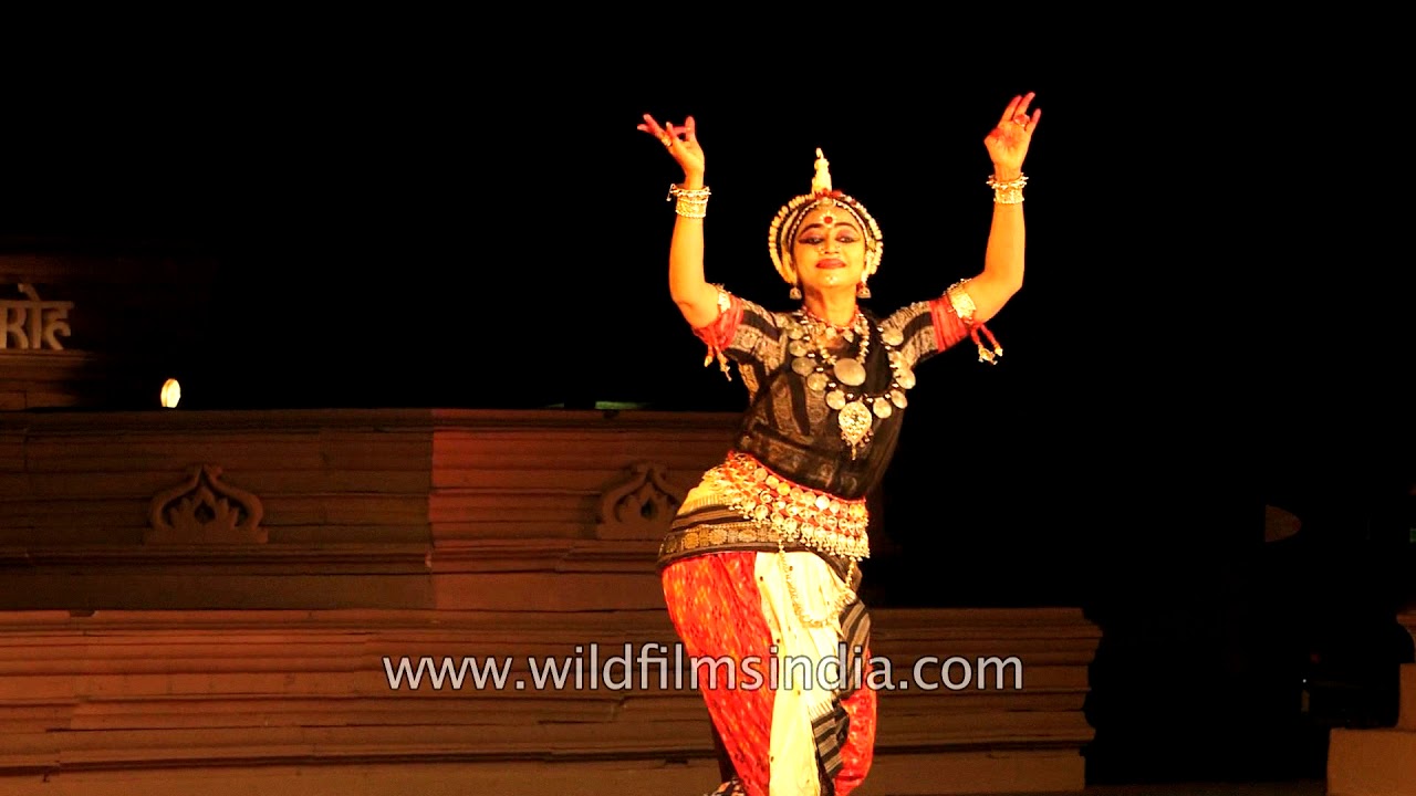 Kadambari Shivaya performs Odissi: Khajuraho Dance Festival 2018 - Part 1
