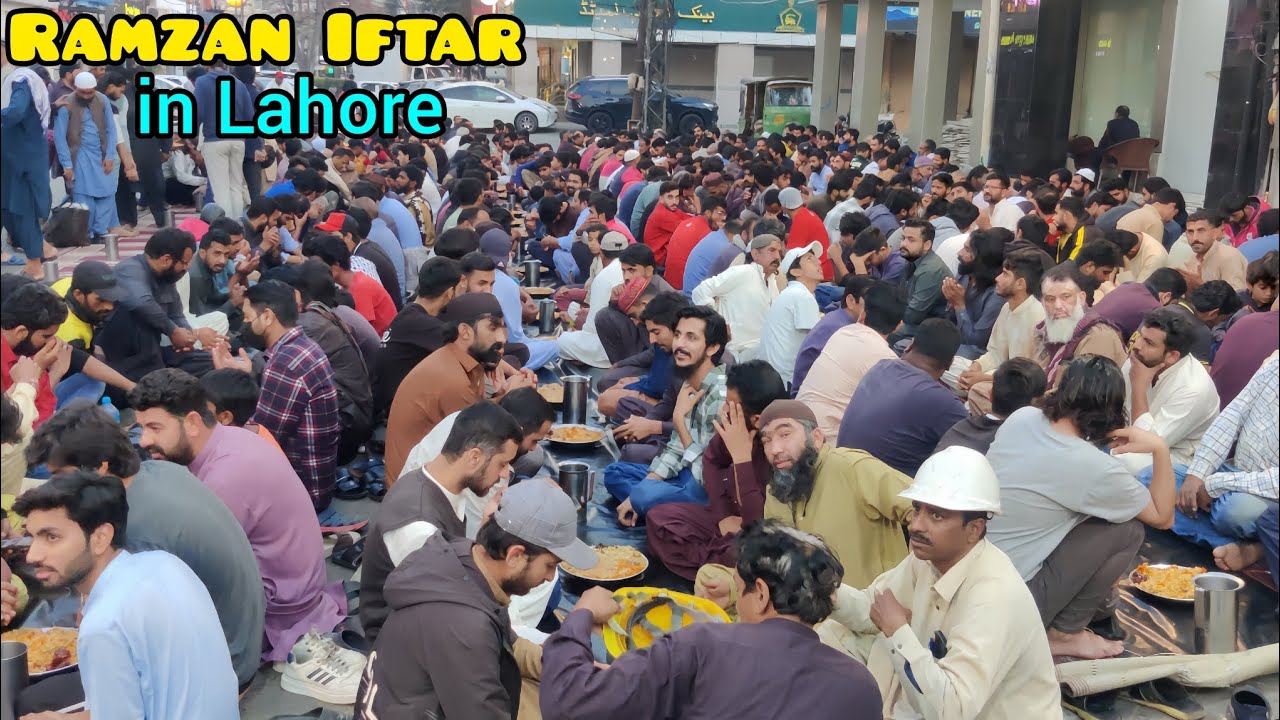 Ramadan Street Food Tour 2026 | Roadside Biggest Ramzan Iftar Unlimited Free Food For 1000+ People 