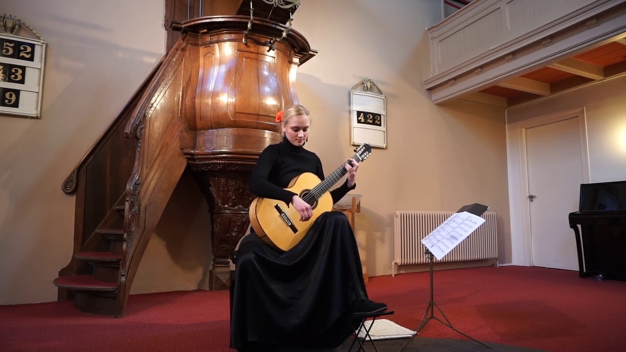 Julia Trintschuk plays Homenaje a Paco de Lucía (by Annette Kruisbrink)