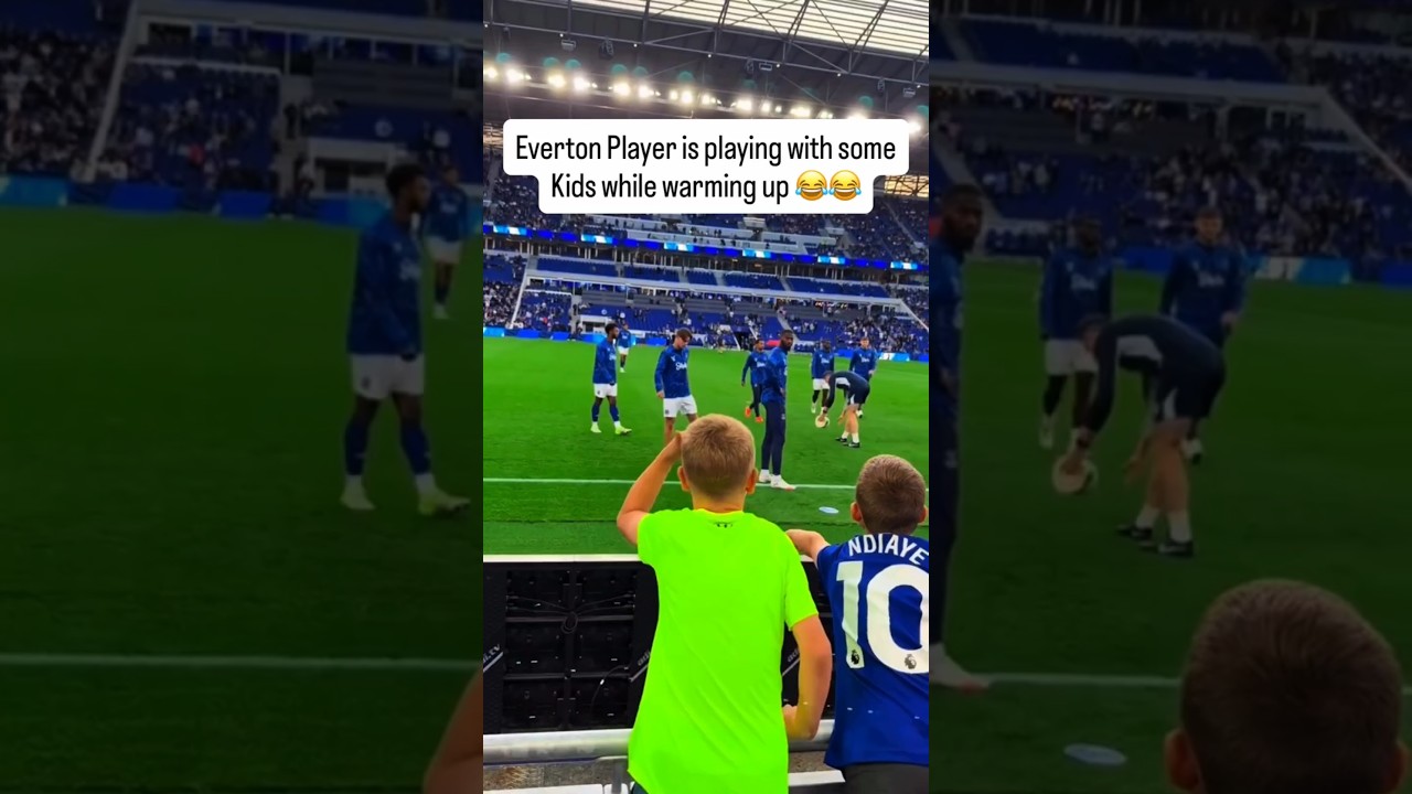 Everton Player is playing with some Kids while warming up@premierleague @Everton