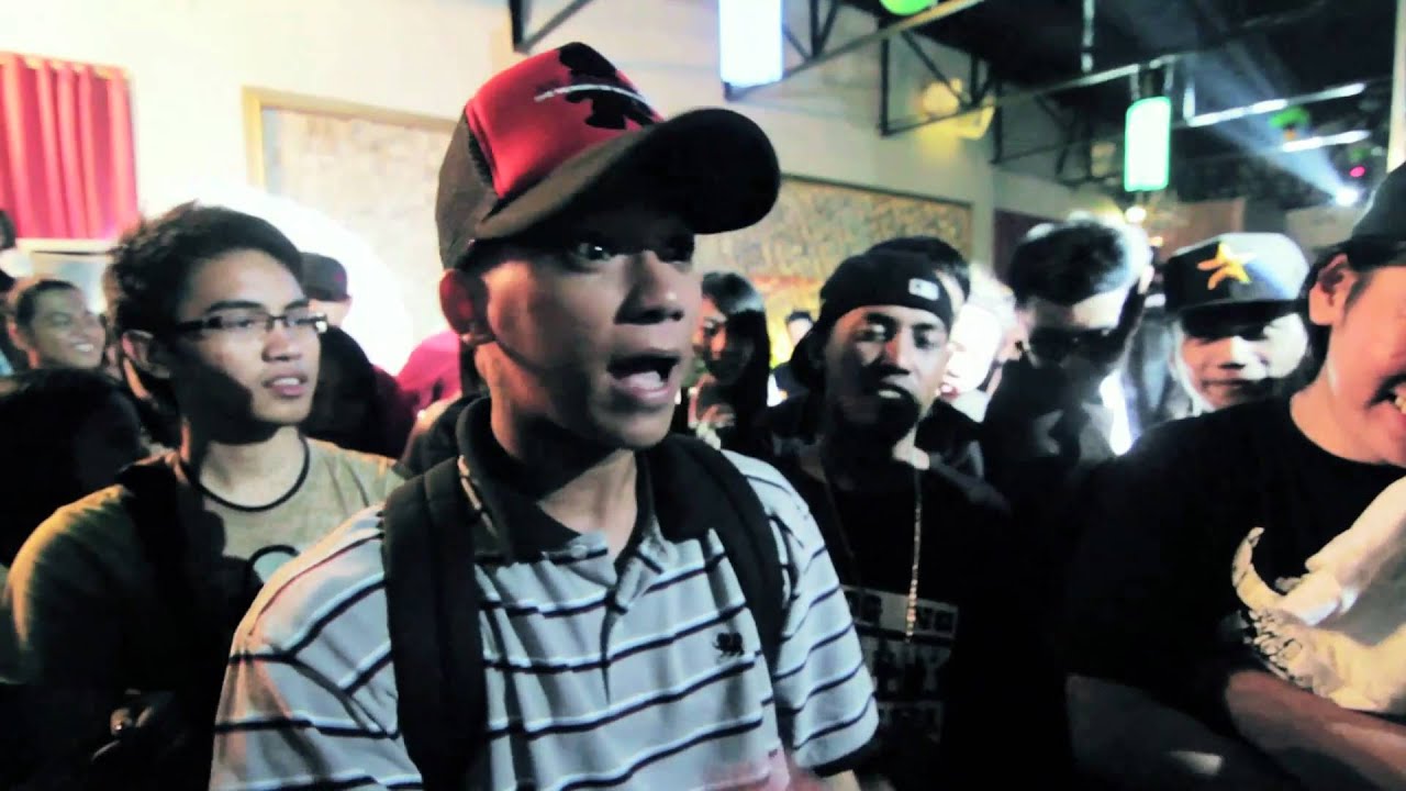 FlipTop - Damsa vs Smugglaz (Holiday Release)