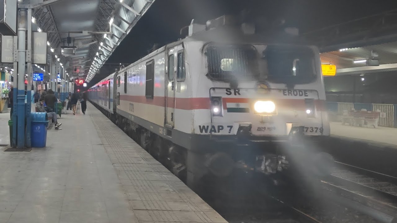 HUGE OFF-LINK: 12005 KALKA SHATABDI ARRIVES AT KALKA WITH ERODE WAP-7