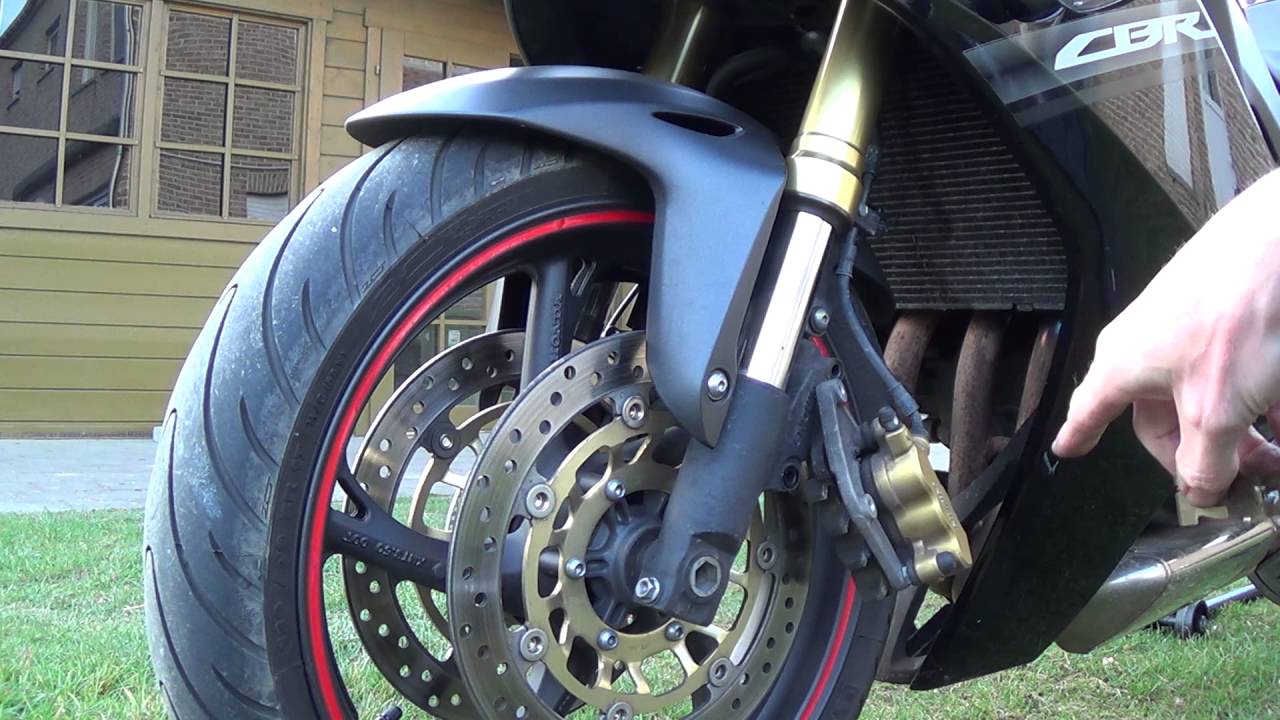 Replace Honda CBR600f PC41 Brake Pads in front