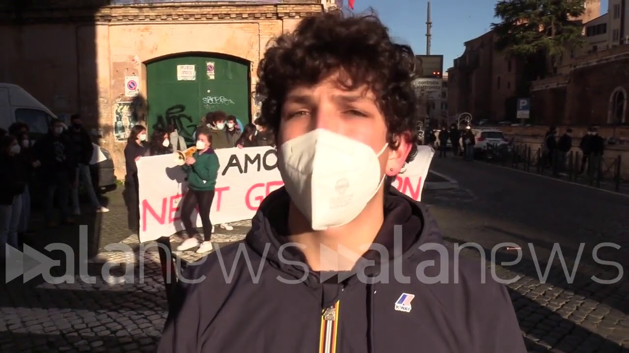 Scuola, al Cavour di Roma ritorno in classe con protesta
