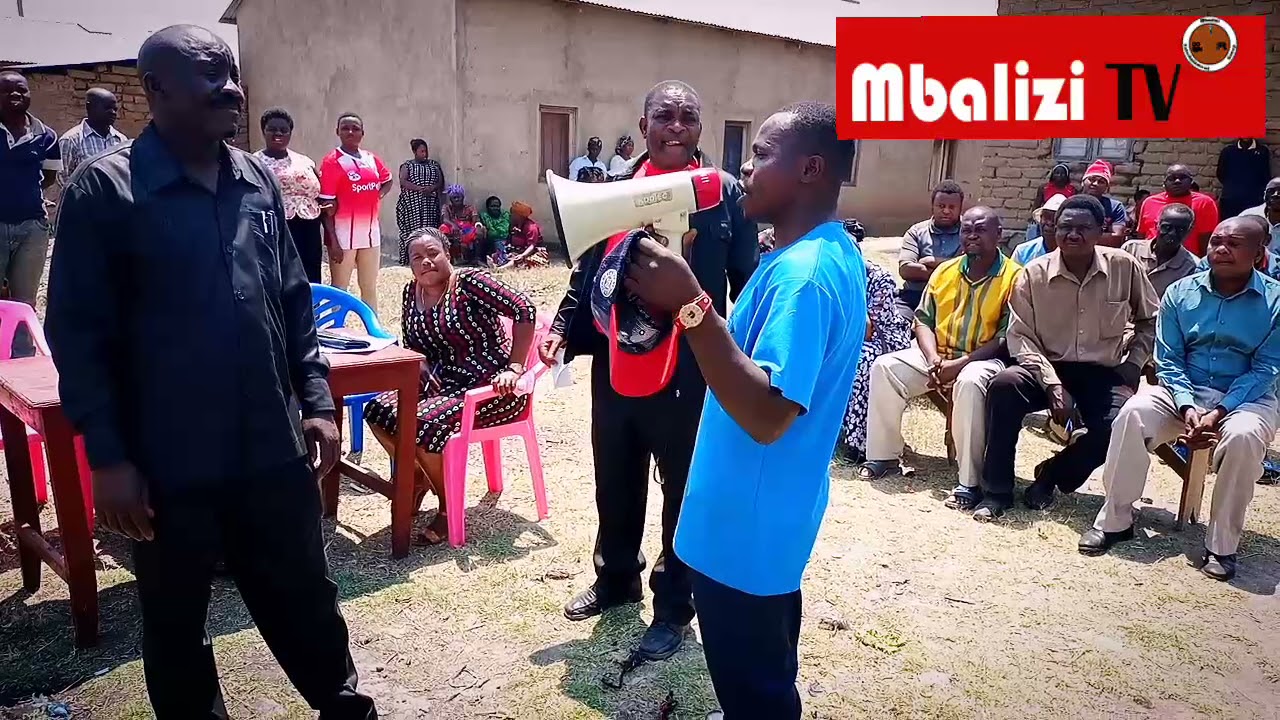 #live viongozi na wananchi mbeya mbalizi wamfukuza kijana kutokana na matukio yake ya kialifu