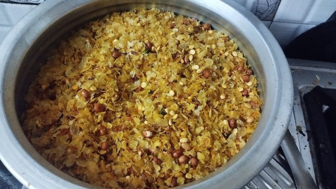 Home made crnchy, crispy chivda..yummy and delicious😋