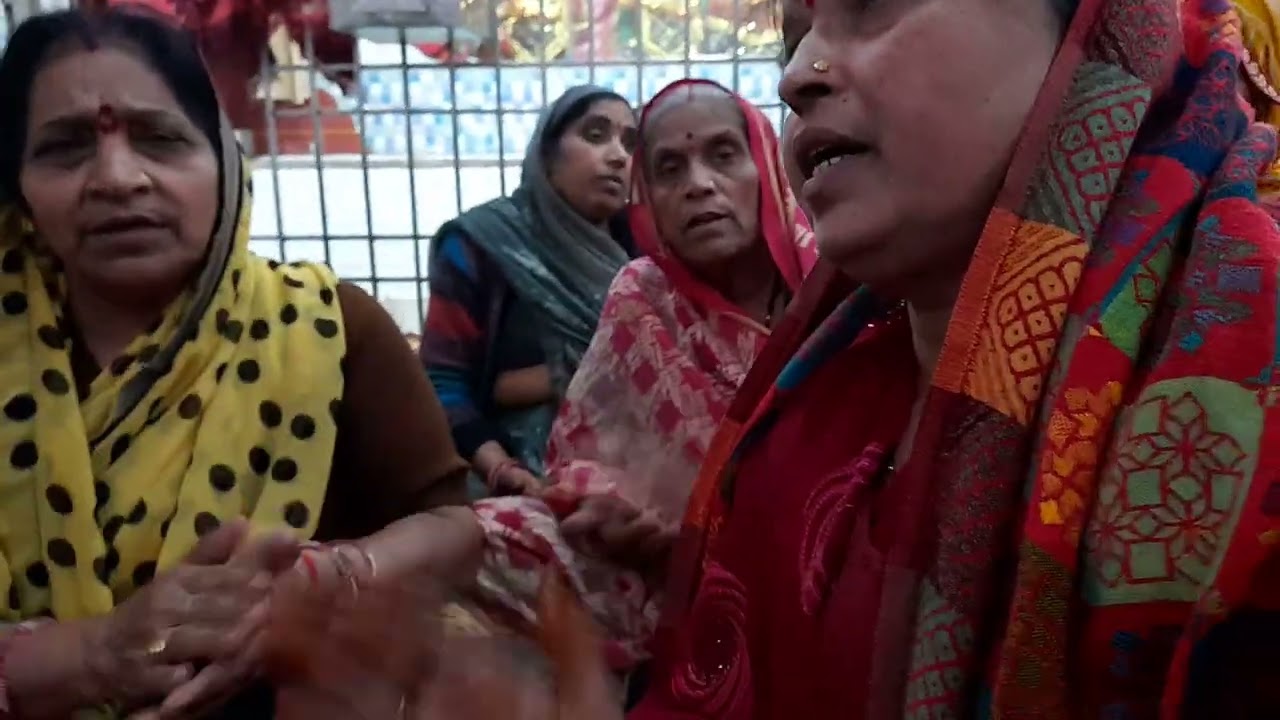 कृष्णभजन: मेरे कान्हा को मनुआ लगो है कि नाइ ऊधो दीयो बताए.............