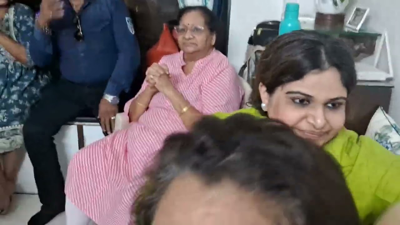 Kisi ki  smile 