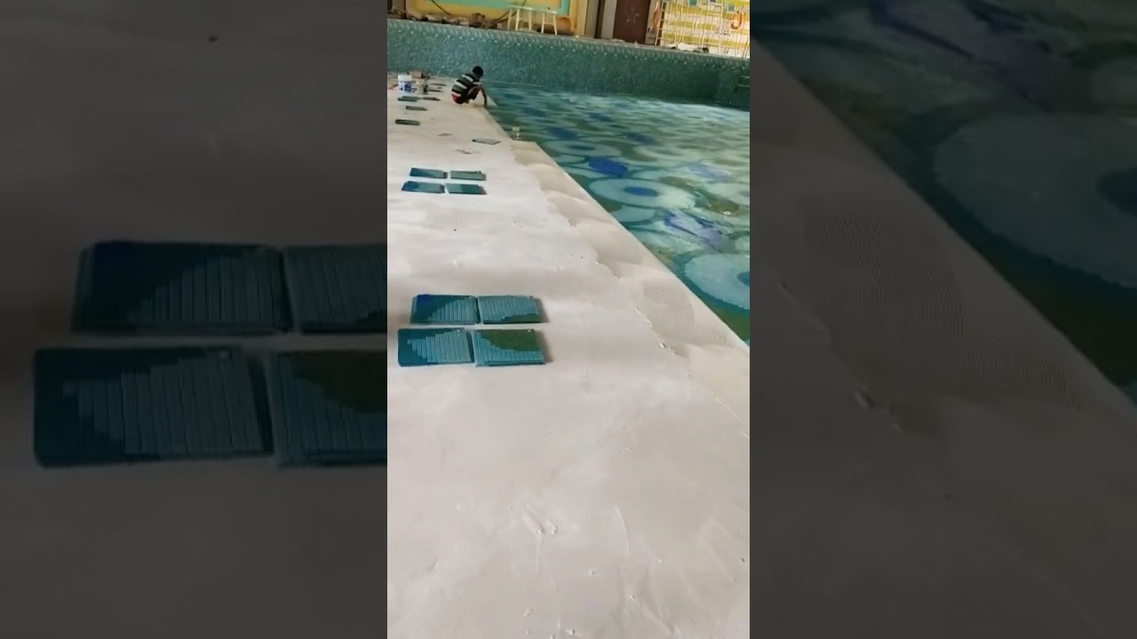 Tăng ca thi c&ocirc;ng d&aacute;n gạch mosaic hồ bơi #beboi #biotechpool #xaydunghoboi #hoboi #pool