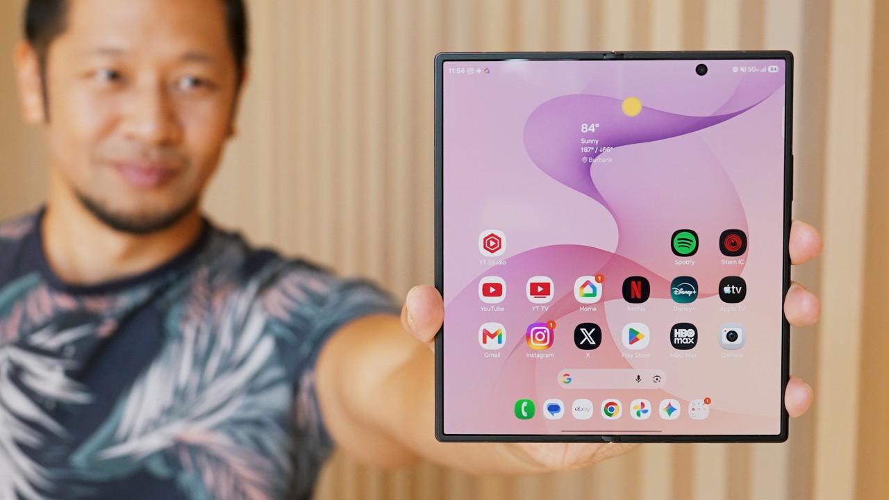Обзор Samsung Galaxy Z Fold 8 Ultra &mdash; лучше во всем, но складка никуда не делась!