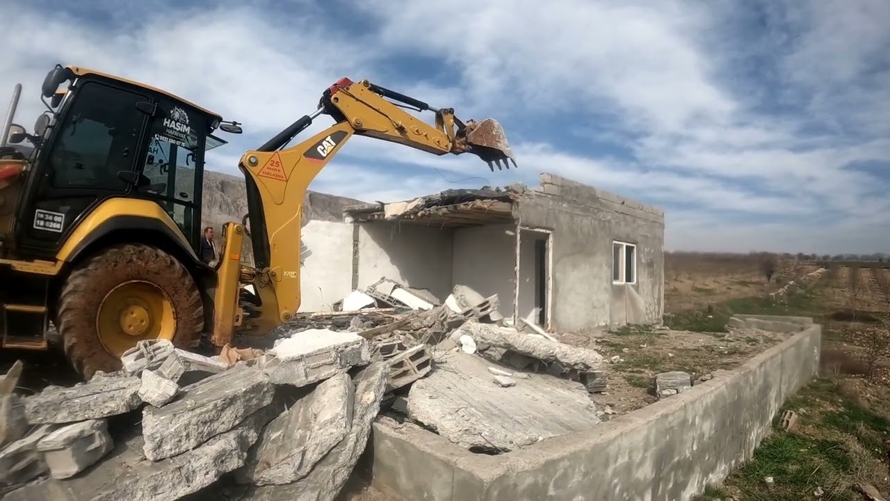 #KÖYDE BAĞ 🏡EVİ YIKIMI VE YER DÜZENLEMESİ YAPTIK. İLERLEYEN GÜNLERDE TEMEL KAZISI🏗YAPILACAK