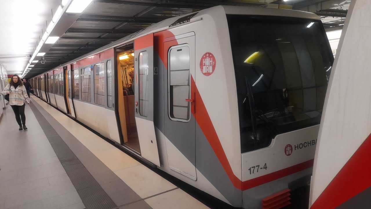 Mitfahrt in der U2 von Niendorf Nord bis Jungfernstieg im DT4.4 177-4