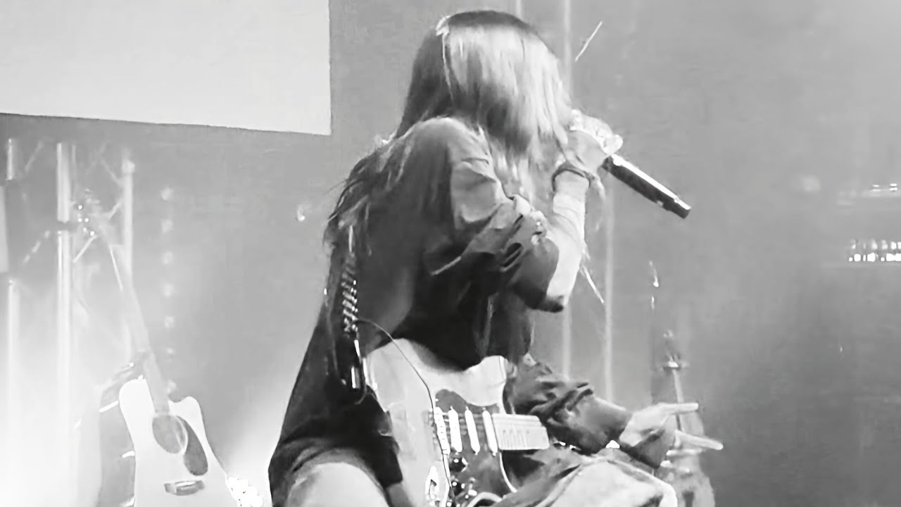 SOFIA ISELLA - CACAO AND COCAINE live in full + intro [2025 Brisbane] @sofiaisella 
