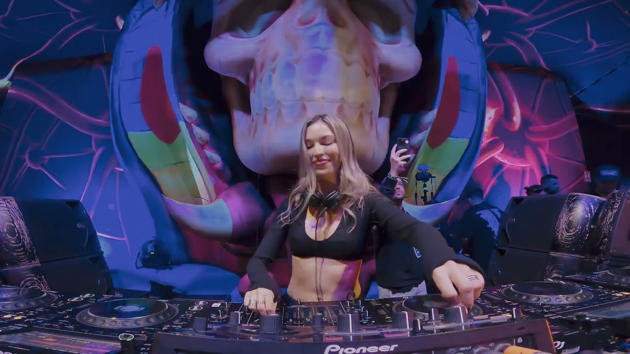 ESTHER BRONCHAL -  ELROW XXL VALENCIA 2024