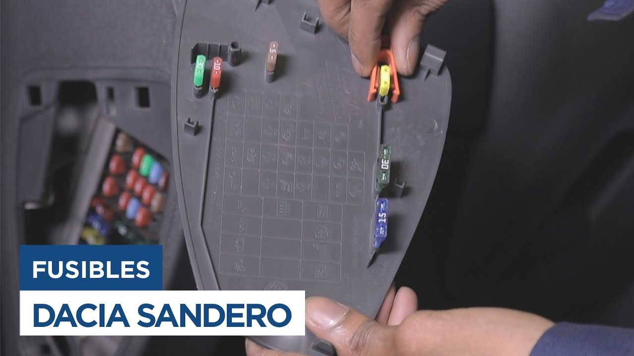 Changer les fusibles d'habitacle sur Dacia Sandero