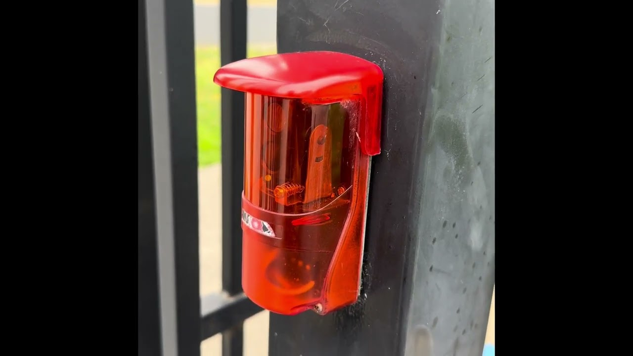 Reflective photo beam sensor alignment