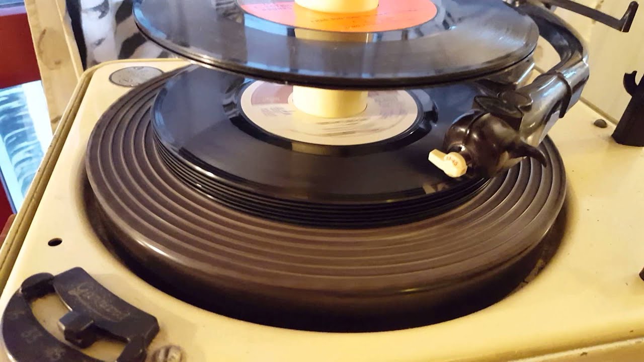 Testing An Old Garrard RC 121 4 HN newley restored with new pickup