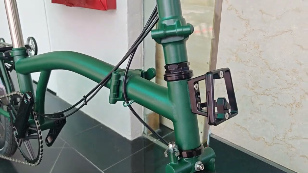 Миниатюрный клон Brompton g line, полностью из титана, 18-дюймовые колеса и большие покрышки.