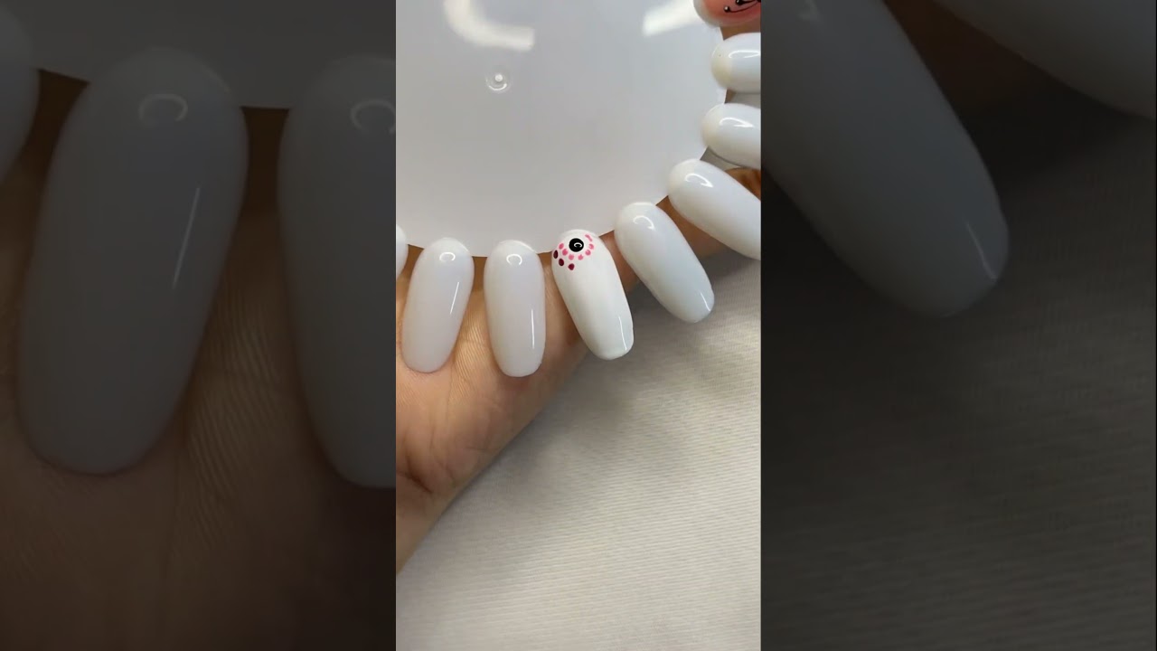 Easy mandala art on nails😍🌸 #nails #nailextentions #gelextension #naildesigns #nailart #mandalaart