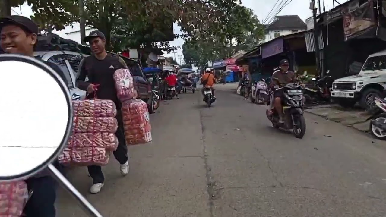 JALAN LURUS PESAWAHAN CIKALONG KULON. 