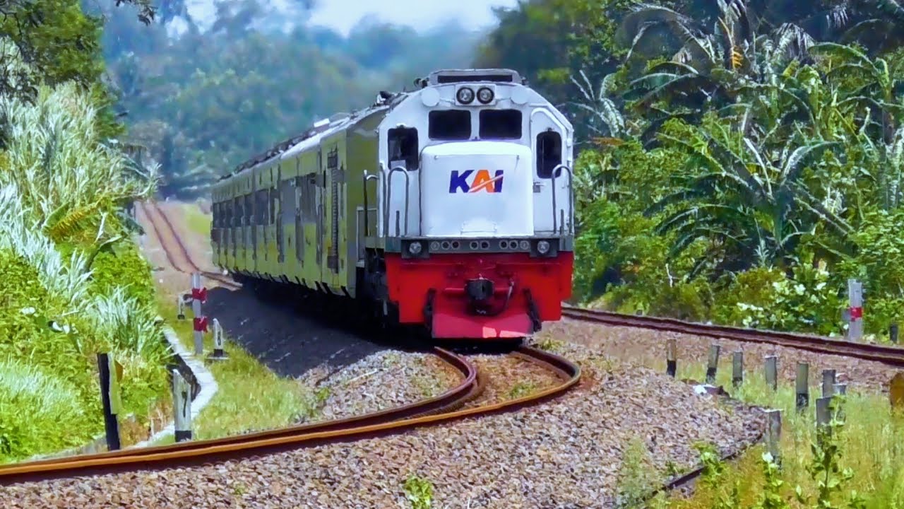 KERETA API PANJANG MENANJAK DI LERENG GUNUNG HARUS TENAGA EKSTRA SAAT MELINTASI TREK INI 📌 PEKUNCEN