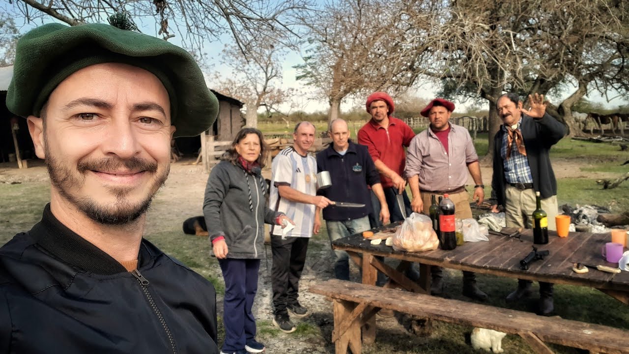 Viven en su ESTANCIA de 200 años de MADERA de BARCO | Lejana, solitaria y casi 