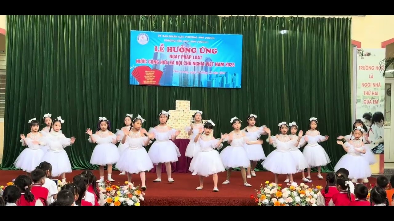 Trường tiểu học Phú lương 1.Nhóm múa:Bài Hát:yêu bền bỉ.