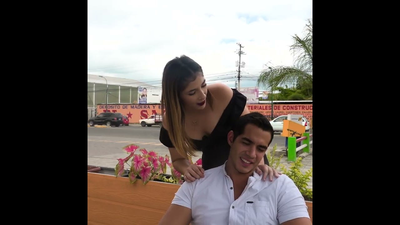 Millonario camina frente al amor de su vida y no la reconoce por esta razón