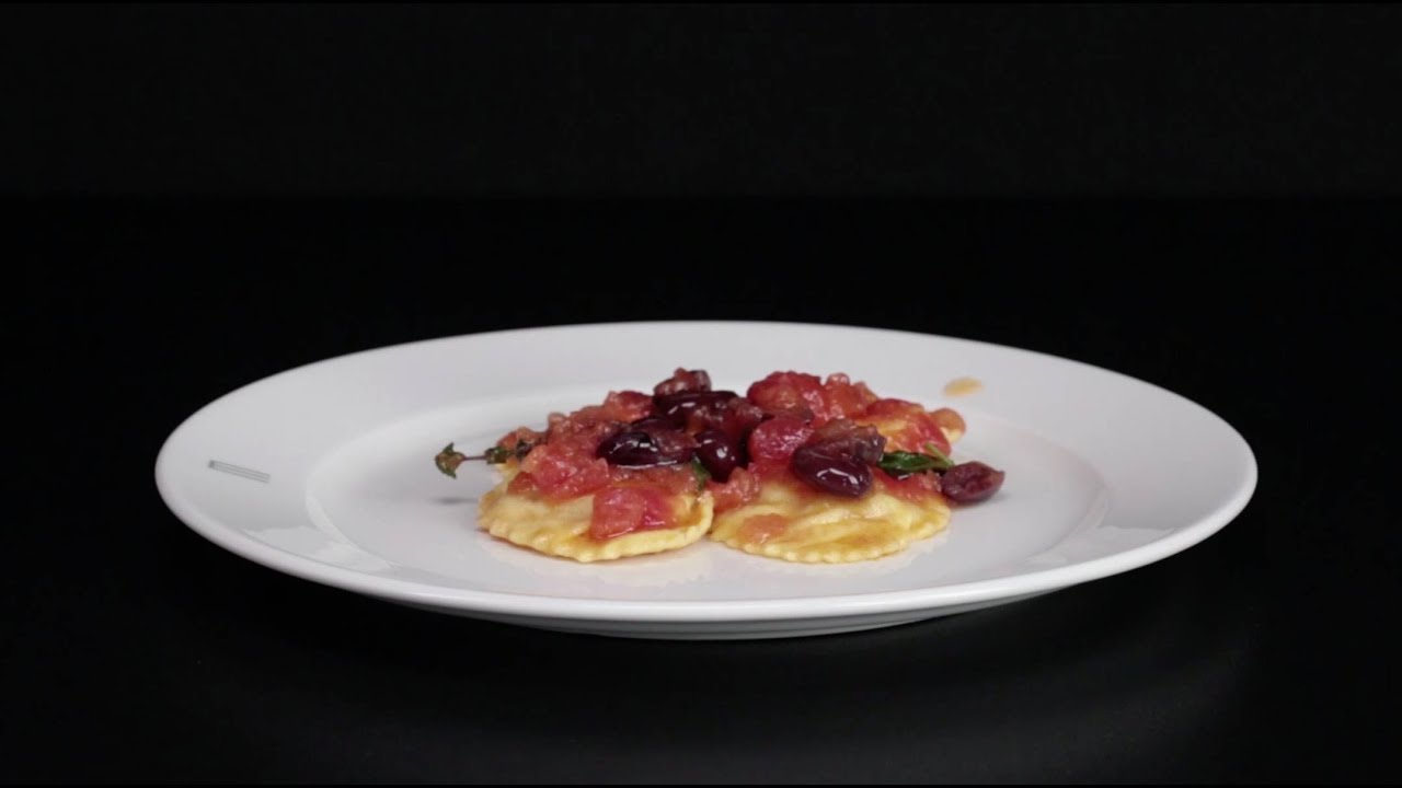 Le ricette di Pasta Garofalo e Niko Romito: Ravioli di baccalà con pomodori, olive e basilico