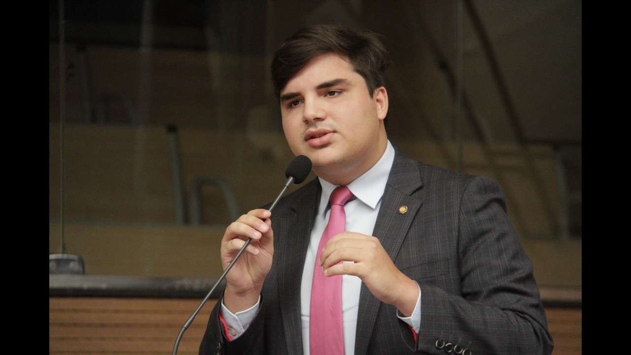 Alef Collins comemora voto de aplausos à general Cláudia Lima Gusmão Cacho