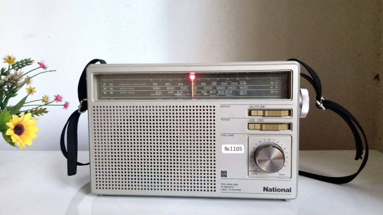 Radio cổ : National RF 629 sóng khỏe, âm thanh rất tốt.