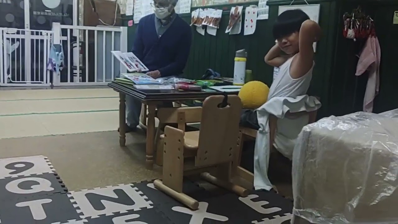 なに！隠し撮り？！だって、見たら恥ずかしがって英語を話してくれないんだもん😊Mr,ダニエル風に喋ってみました！周りの音で、聞きづらくてすみません💦