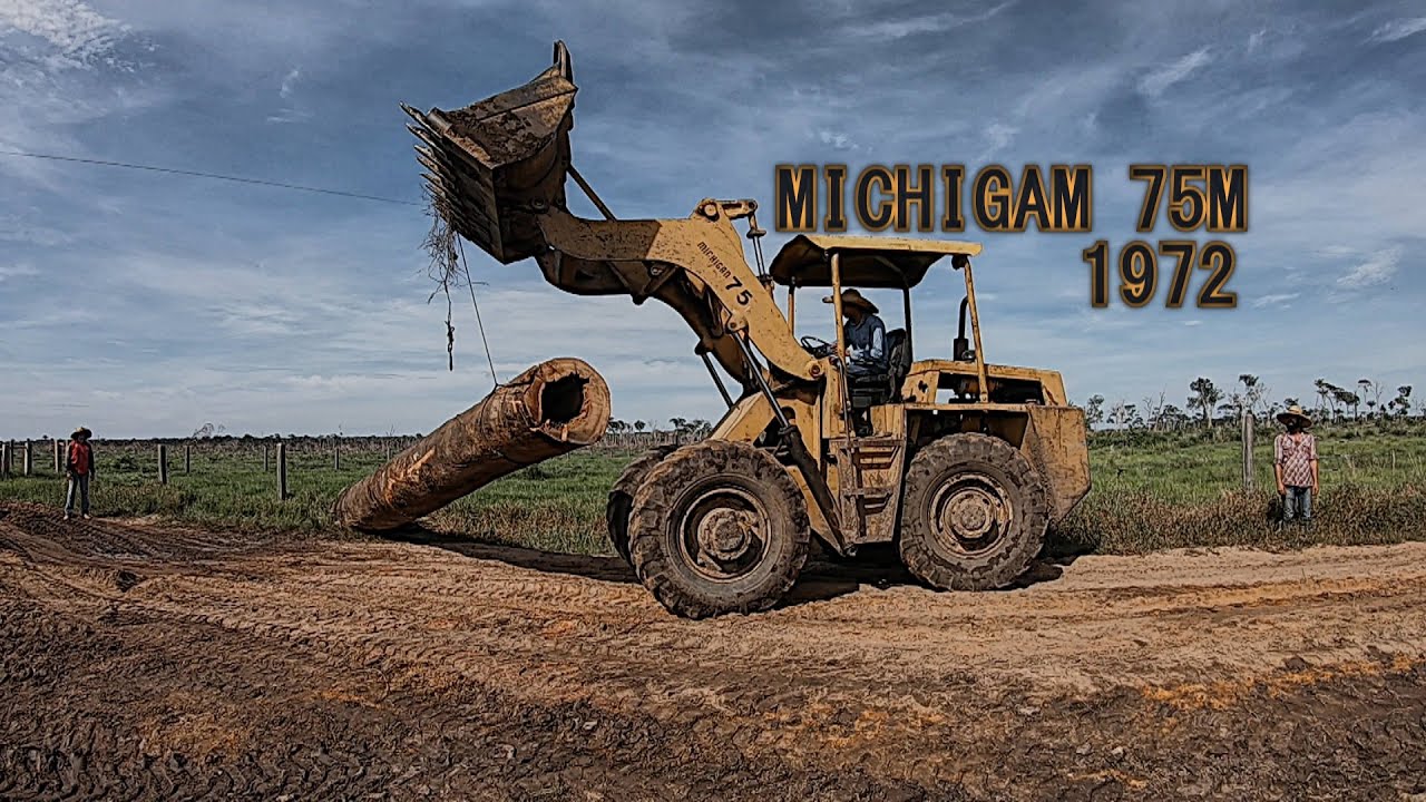 P&Aacute; CARREGADEIRA MICHIGAN 75 ANO 1972  MONTAGEM DE BUEIRO DE MADEIRA SECA