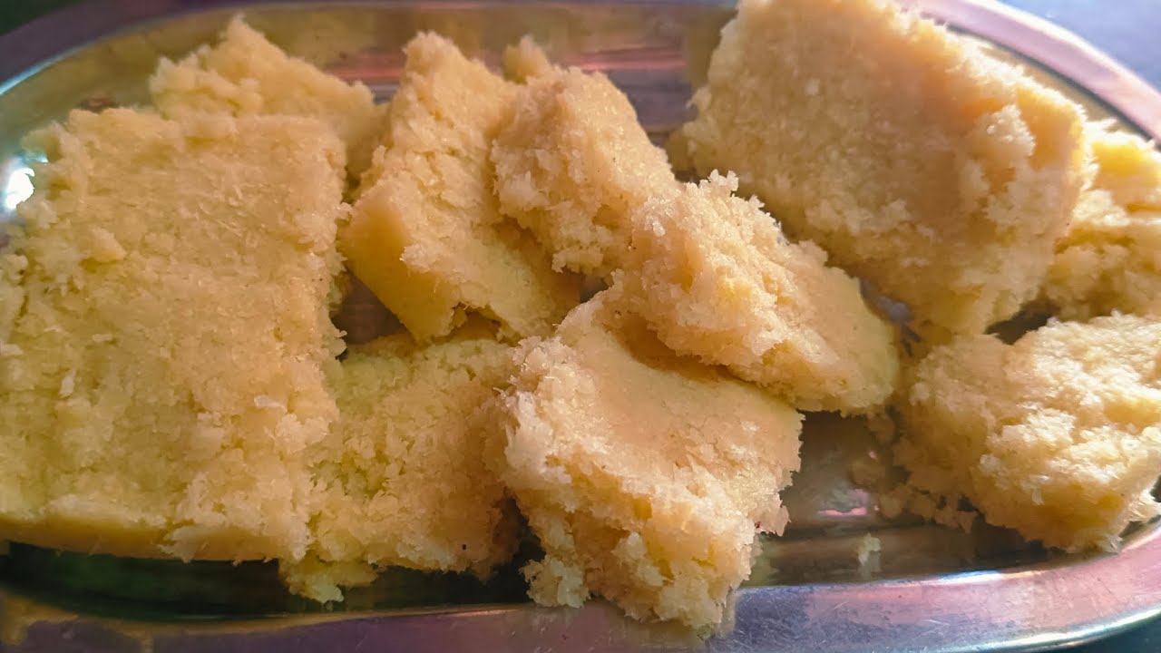 नारियल और मिल्क पाउडर की बर्फी  बनाएं आसानी सै ♥️♥️ How to Make nariyal barfi with milk powder 💯👉