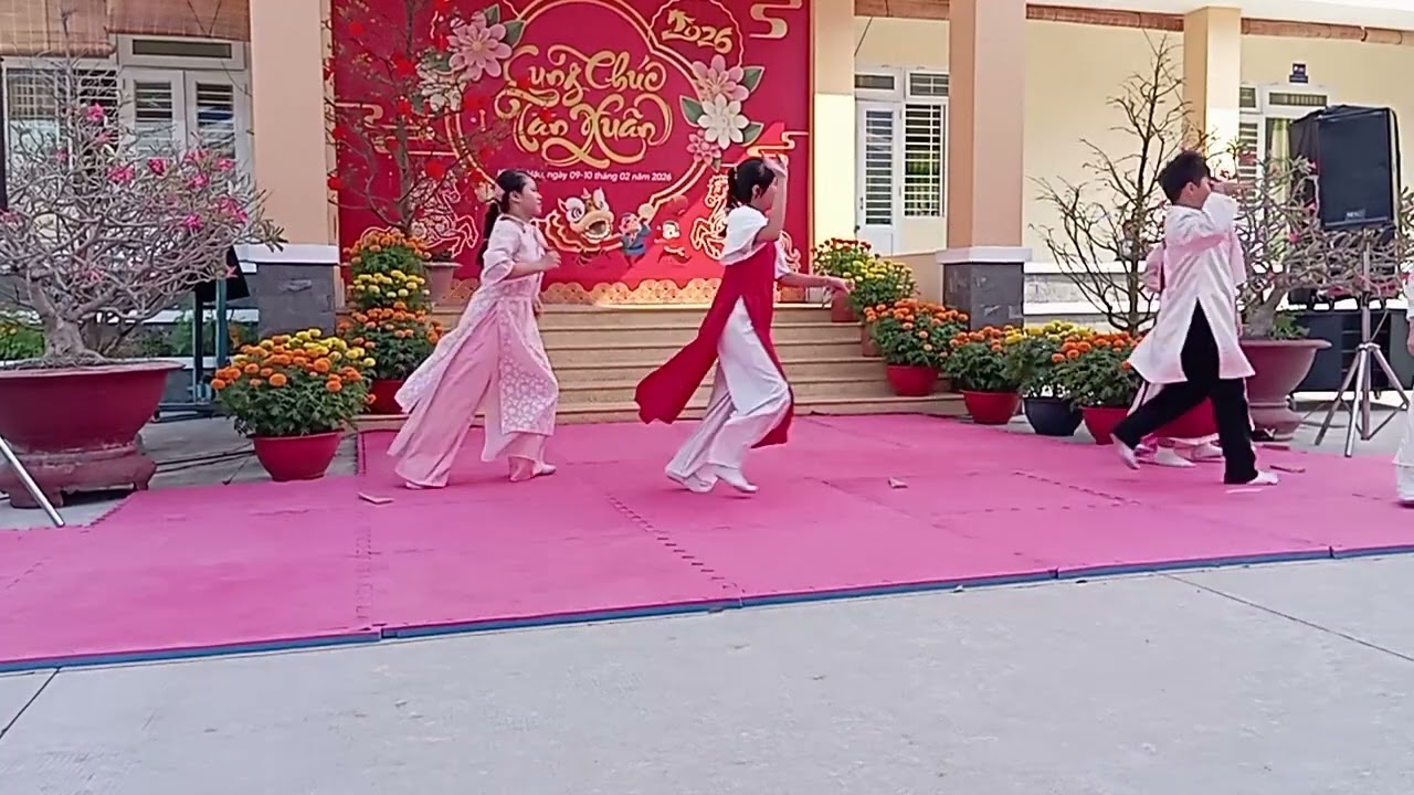 Văn nghệ trường Trung học cơ sở lợi Bình Nhơn phường khánh hậu 