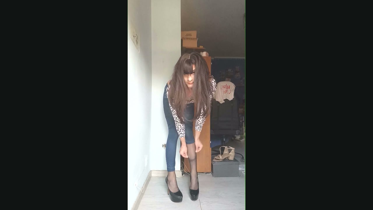 Crossdresser Freaksissy wear pantyhose under leggins / jeans