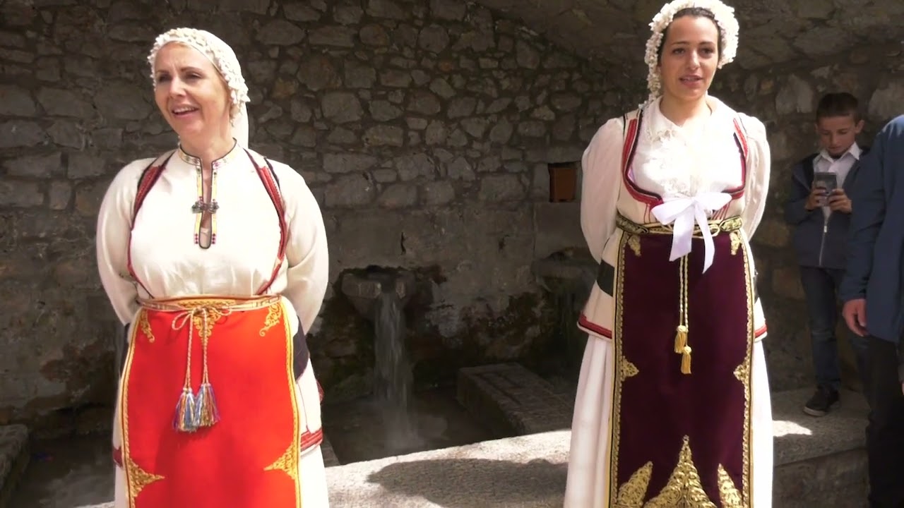 Στήθηκε το πασίγνωστο Πανηγυράκι της Αράχωβας