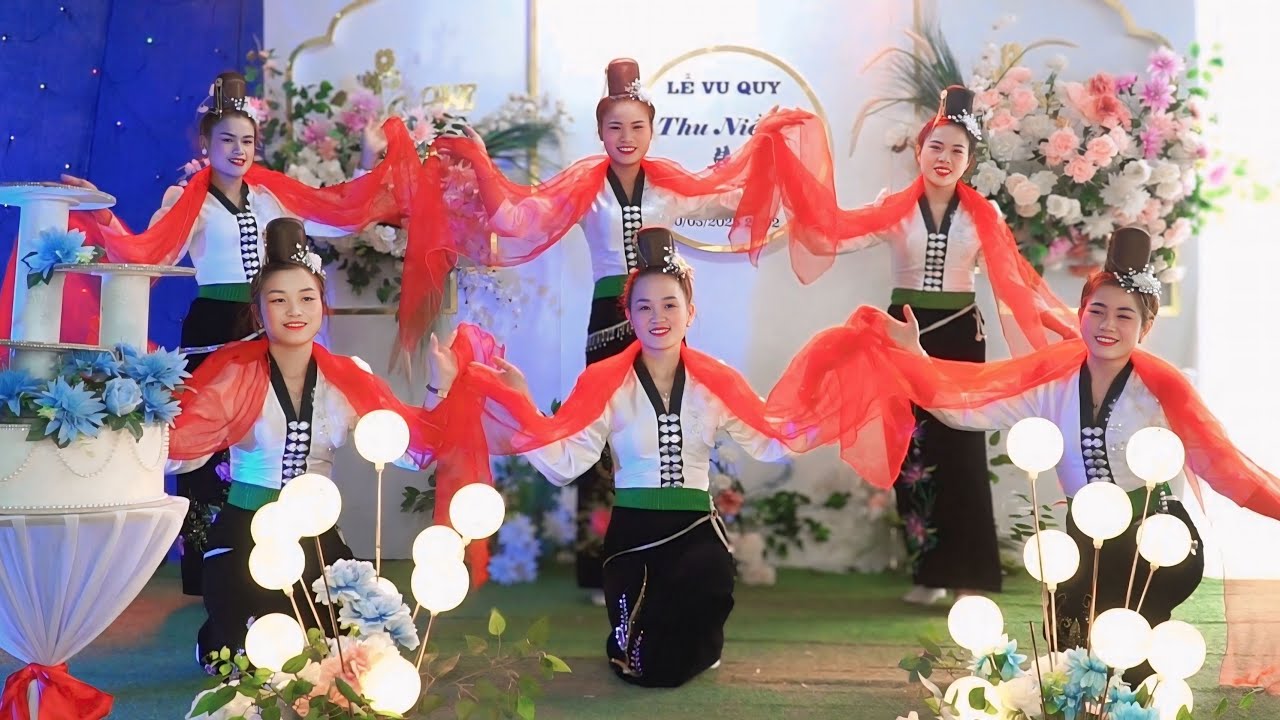 Điệu Múa Inh Lả Ơi Của Chị Em Bản Ỏ Mường Sai Sông Mã Làm Say Đắm Cả Hôn Trường