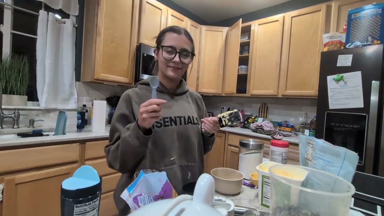 Vet day, cookie baking, store run vloggg