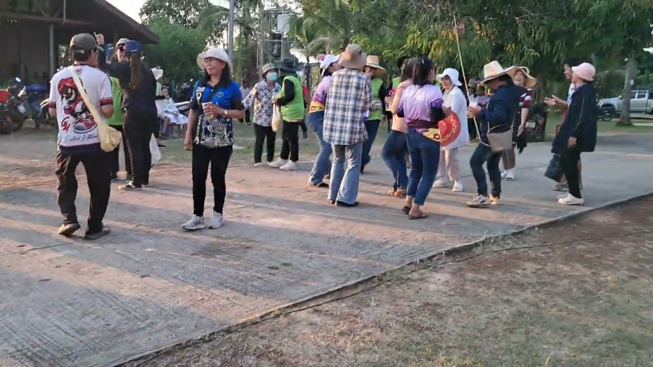 กลองยาวโพนงามหัวแข้ ทีมงานอาจารย์ ถนอม ผู้ใหญ่บ้าน บรรลือ แห่ผะเวรด บ บัวงาม โนนท่าช้าง T 0847232936